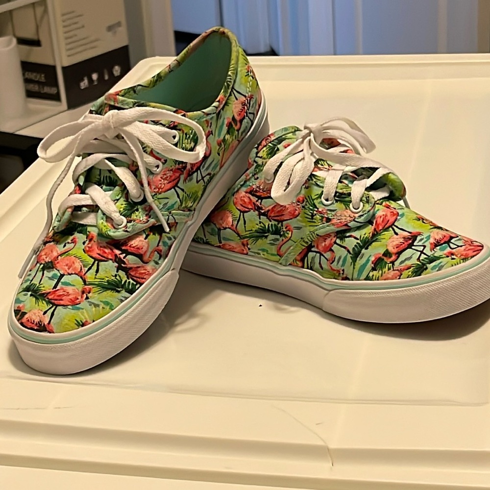 Flamingo vans